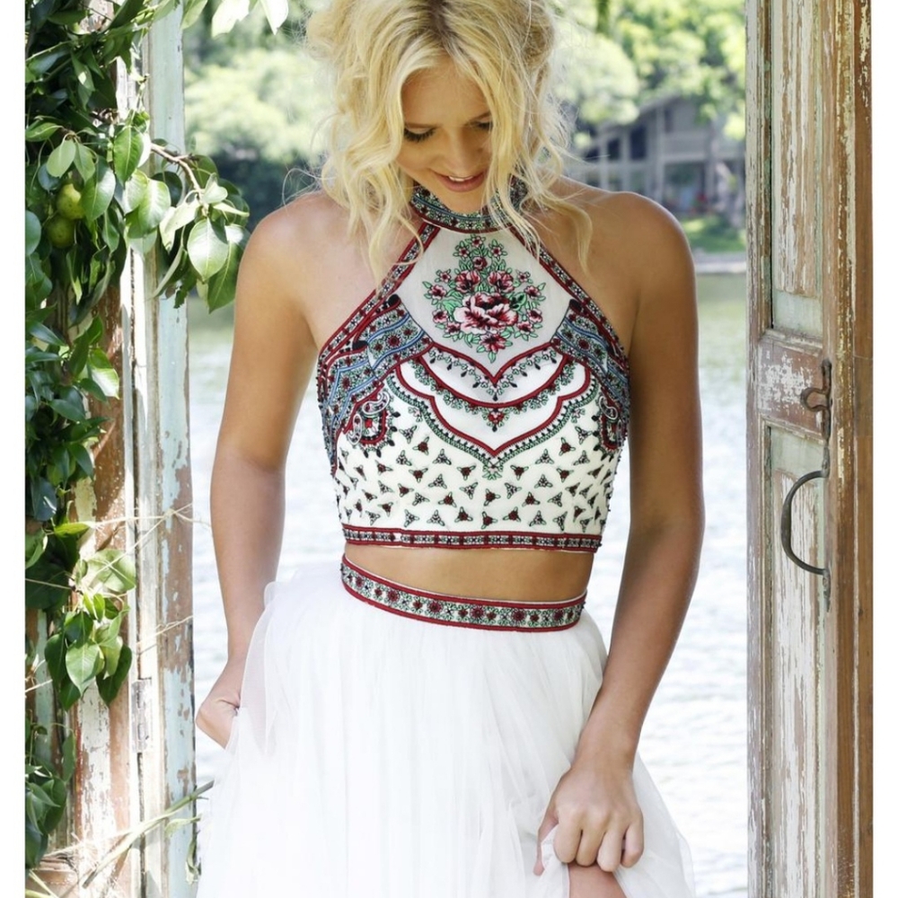 Sherri Hill Beaded Embroidered Halter Top Size 2 Beautiful White Colorful - Picture 4 of 16
